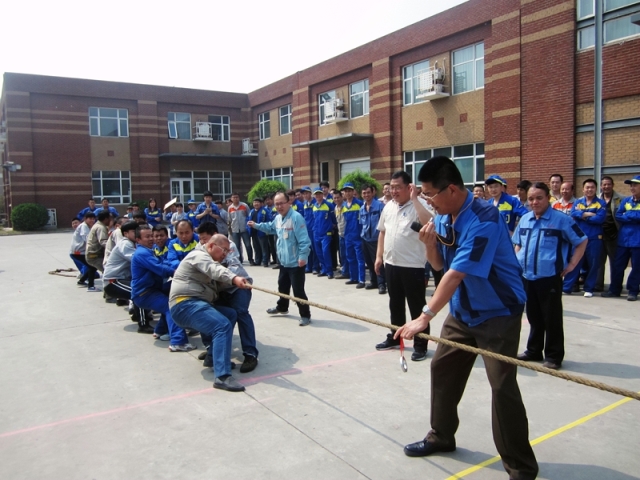 2016.04 春光怡人、萬(wàn)物復(fù)蘇春季拔河比賽火熱進(jìn)行